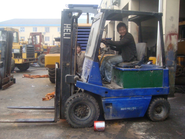 甘肃二手叉车市场 二手合力2吨电动叉车 2.5T