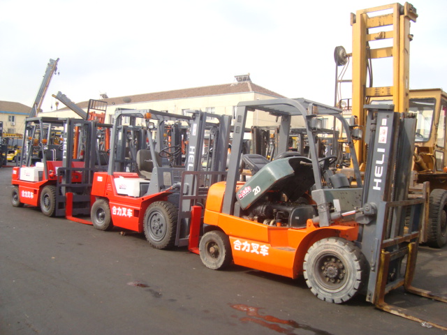 二手柴油平衡重合力2T叉车 2T