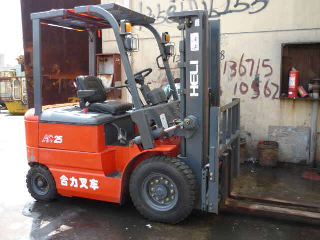 06年合力电瓶叉车，原版漆，保修一年 H2000