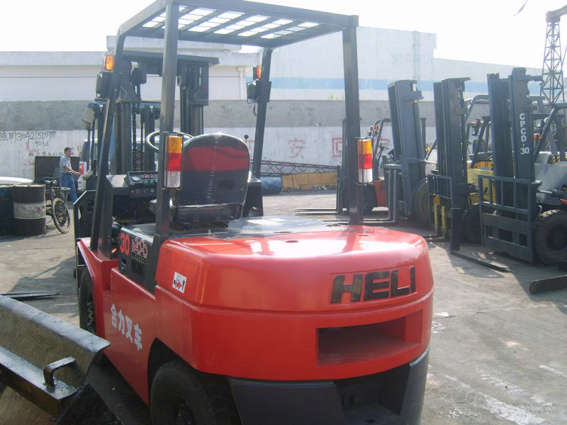 上海泉军：现货出售H2000叉车 原厂油漆 设备配置良好 H2000