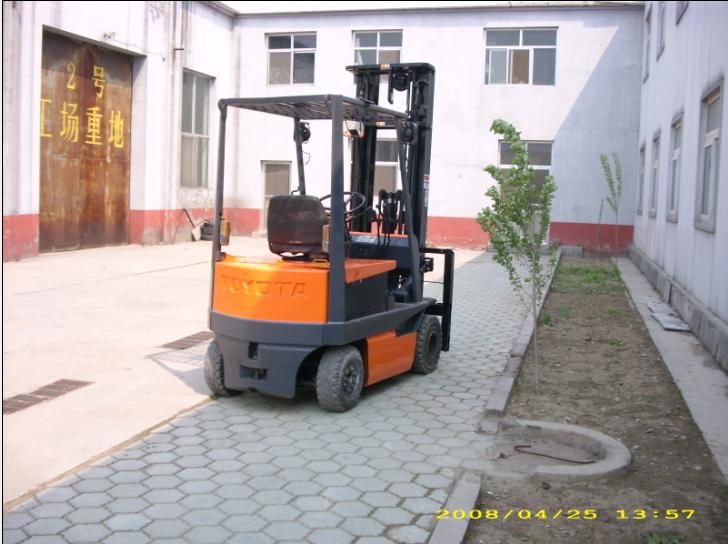 086#-丰田电动平衡重叉车 4FB20