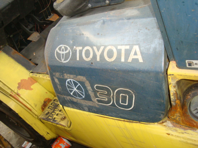 二手丰田2吨内燃叉车 2T
