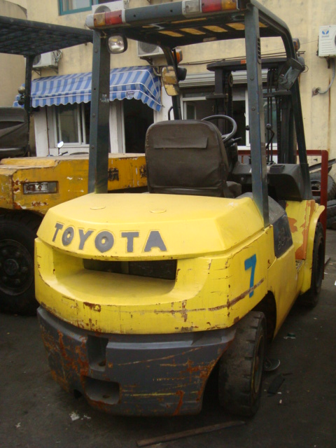 二手丰田2吨内燃叉车 2T