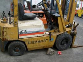 上海二手电瓶四轮叉车 1.5T