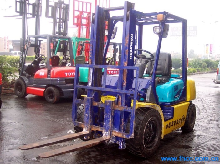 小松2.5吨二手叉车 FD25