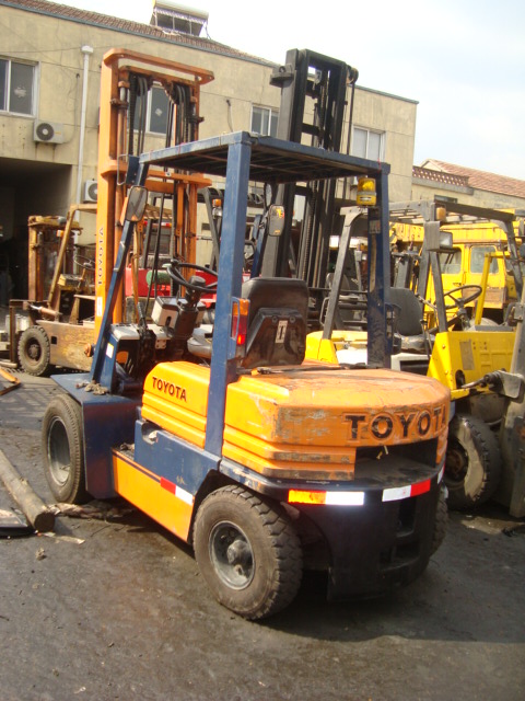 特种叉车低价转让 柴油叉车 进口叉车 1.5T