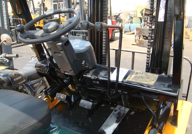 转让二手杭州3吨柴油叉车，上海二手市场，现货供应 CPCD30