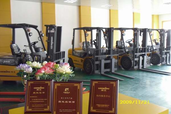 10吨龙工叉车 LG100D_中国叉车网(www.chinaforklift.com)