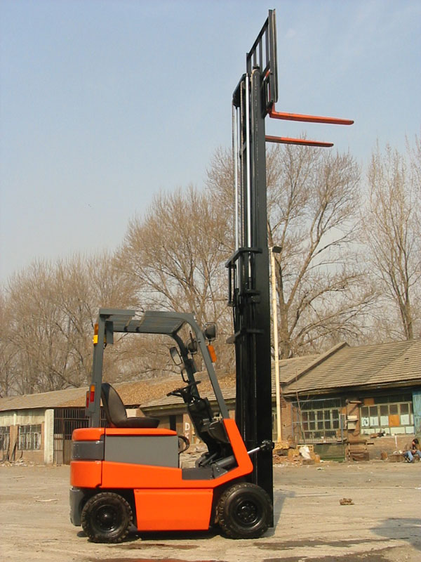 二手1.5吨高门架叉车 1.5吨