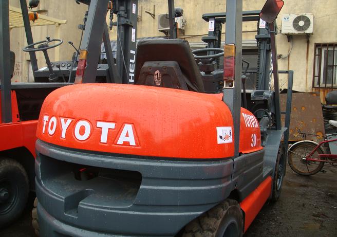 Toyota柴油3吨二手叉车 CPCD30