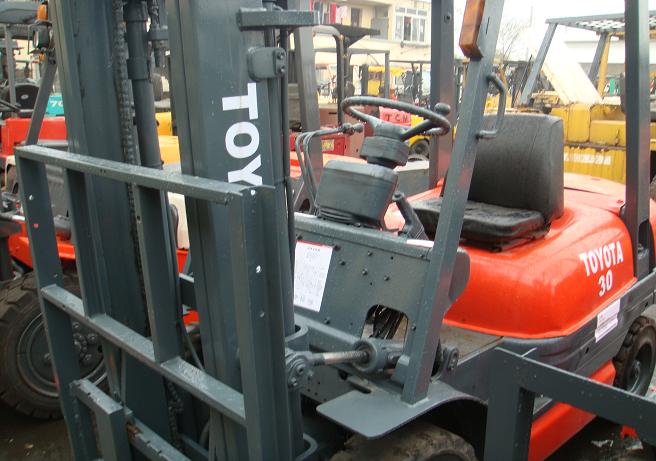 Toyota柴油3吨二手叉车 CPCD30