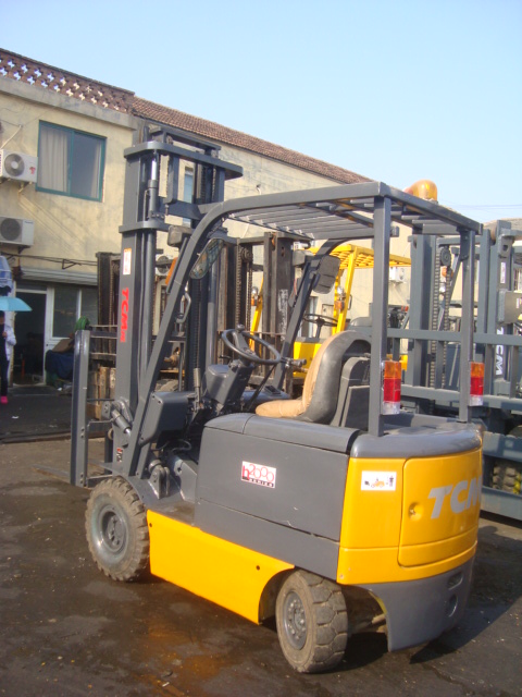 上海准然商贸有限公司 新到二手内燃平衡重式叉车 CPCD160