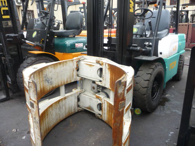 供应二手圆抱夹叉车,九成新 TCM30