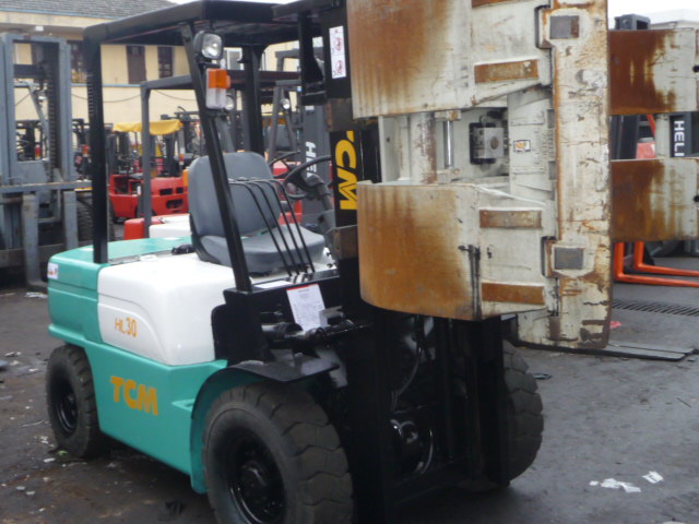 供应二手夹抱叉车/TCM圆夹抱/平夹抱叉车，九成新 TCM30