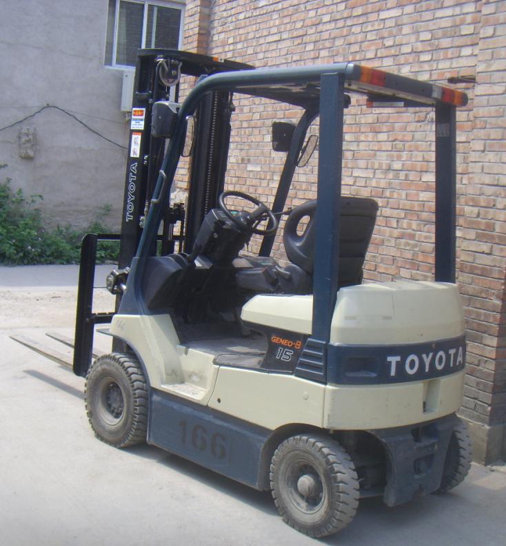 丰田电动平衡重式叉车（166#） 7FB15
