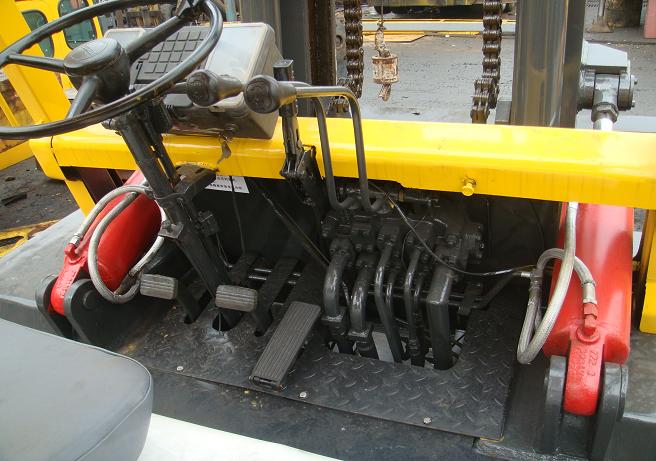 丰田TOYOTA 10吨二手叉车 FD100