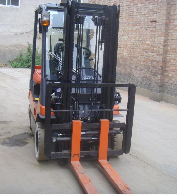 平衡重式叉车带风挡（167#） 7FB15