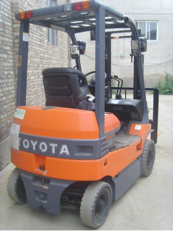 丰田平衡重式叉车（170#） 7FB15