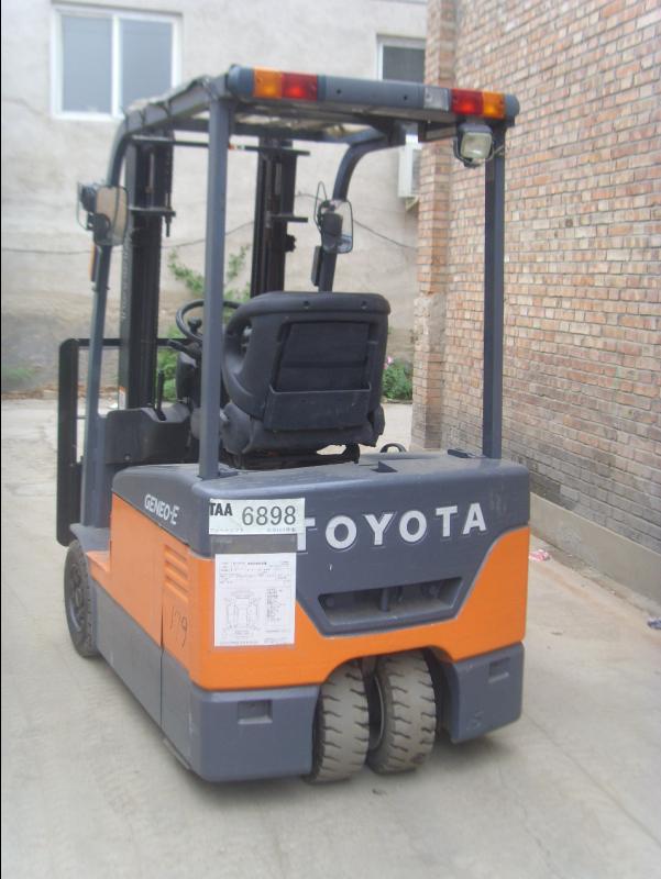 丰田三支点电动叉车（179#） 7FBE15