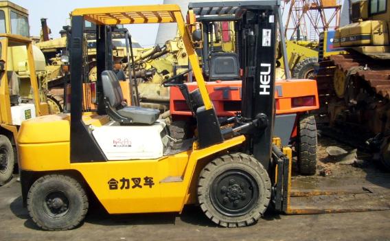 上海龙城:出售二手叉车 1.5吨--5吨