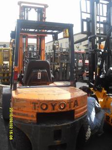 二手TOYOTA3吨蓄电池平衡重叉车 丰田3吨