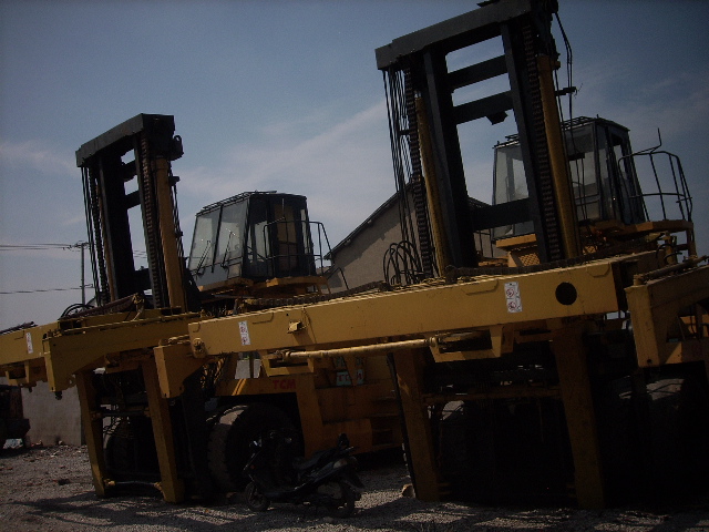 上海鹏程:供二手37吨TCM叉车 37吨叉车