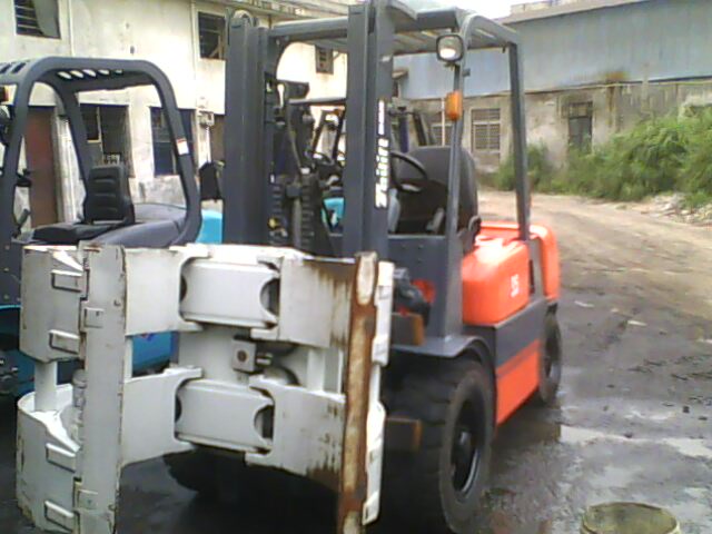 带抱夹二手叉车 FD30~35