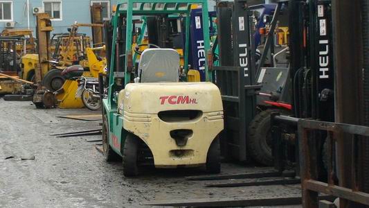 上海路桥：出售TCM叉车 1-10吨