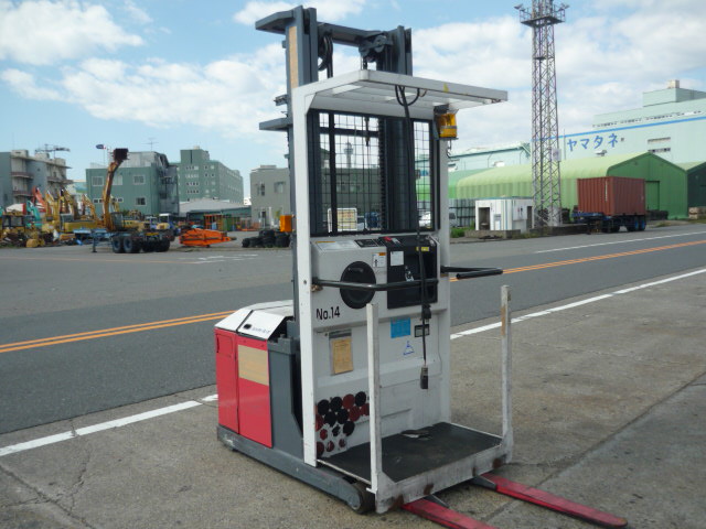 F.Uchiyama提供日本原装力至优拣选叉车 RB10-45B-400-415AC0765