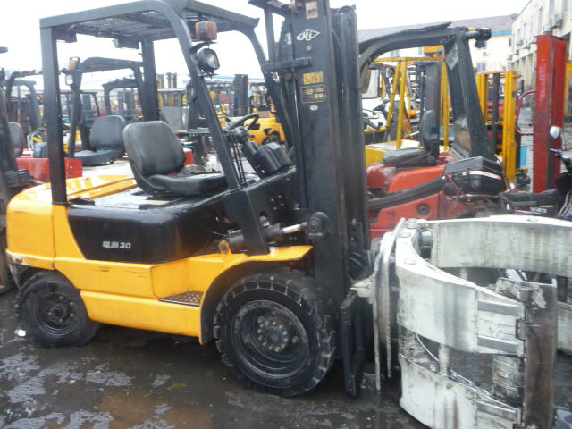 提供9成新二手抱夹叉车，二手合力圆抱夹叉车，夹抱车 进口国产多型号