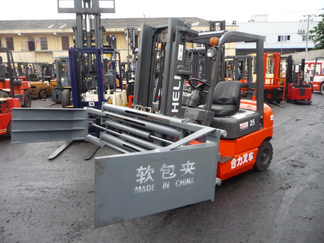 供应二手新款油桶夹抱平圆夹抱夹报叉车纸卷抱夹软包夹(图) 多型号