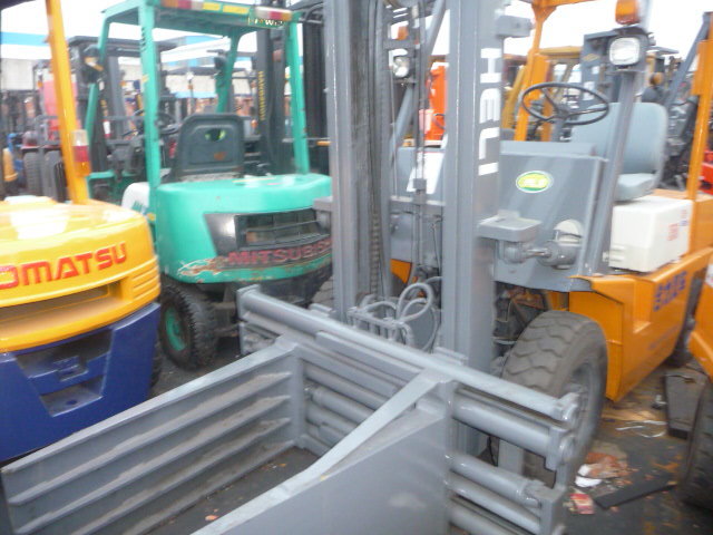 供应二手叉车，电动叉车，抱夹叉车（免费送货） 多型号