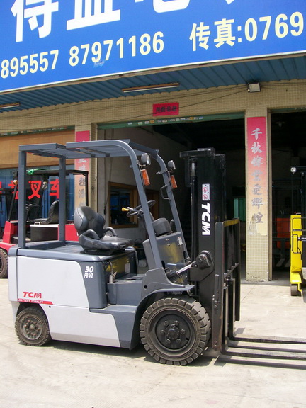 供应二手TCM FB30-7电动叉车 供应二手TCM FB30-7电动叉车