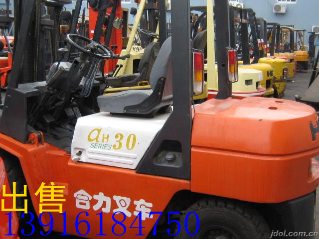 供应低价转让自用3吨5吨叉车4台，06年12月的车 H2000