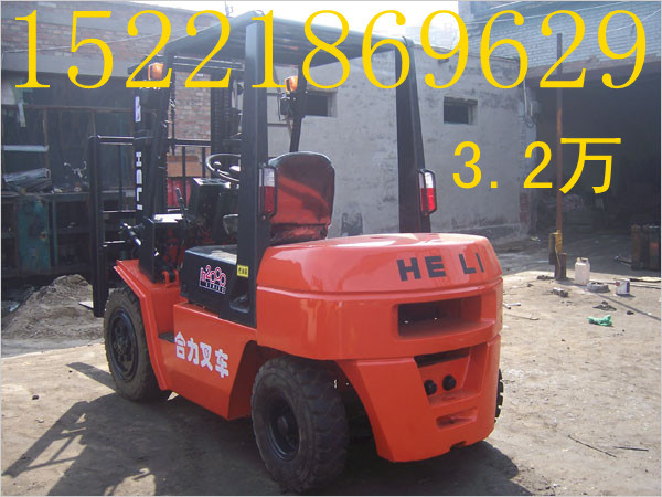 供应低价转让自用3吨5吨叉车4台，06年12月的车 H2000