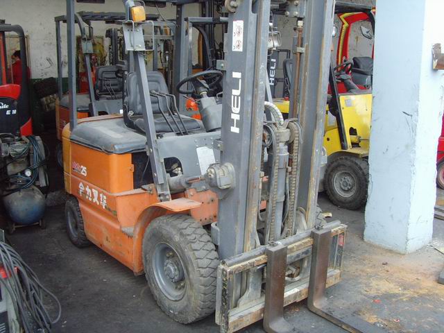 供应二手叉车上海最大的二手叉车供应商 1-10T