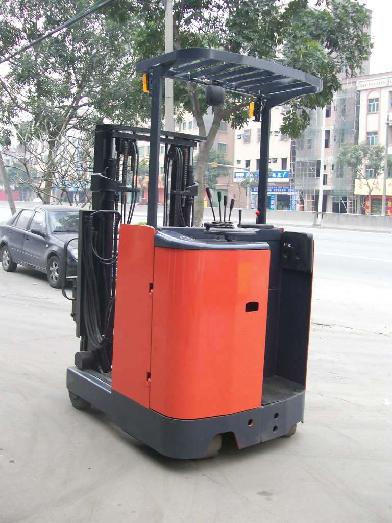 供应二手KOMATSU小松前移式1吨电动叉车带侧移 KOMATSU FB10RS-8