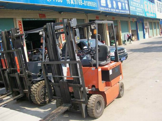 供应二手NISSAN日产1.5吨电动叉车 FP01L14