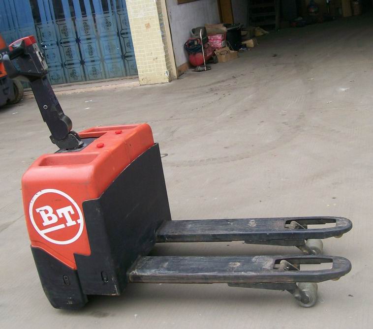 供应二手BT LWE130电动托盘车 BT MINIMOVER LWE130