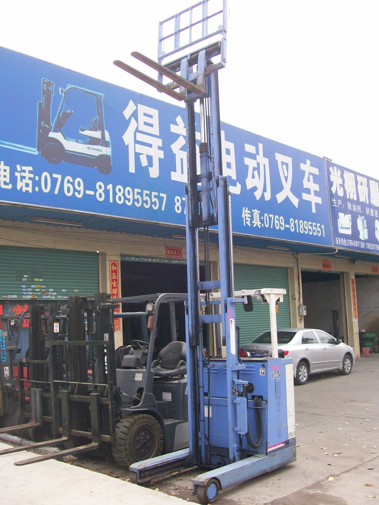 供应二手TCM前移式1.5吨叉车升高4.5米三级门架进柜 FRHB15A5