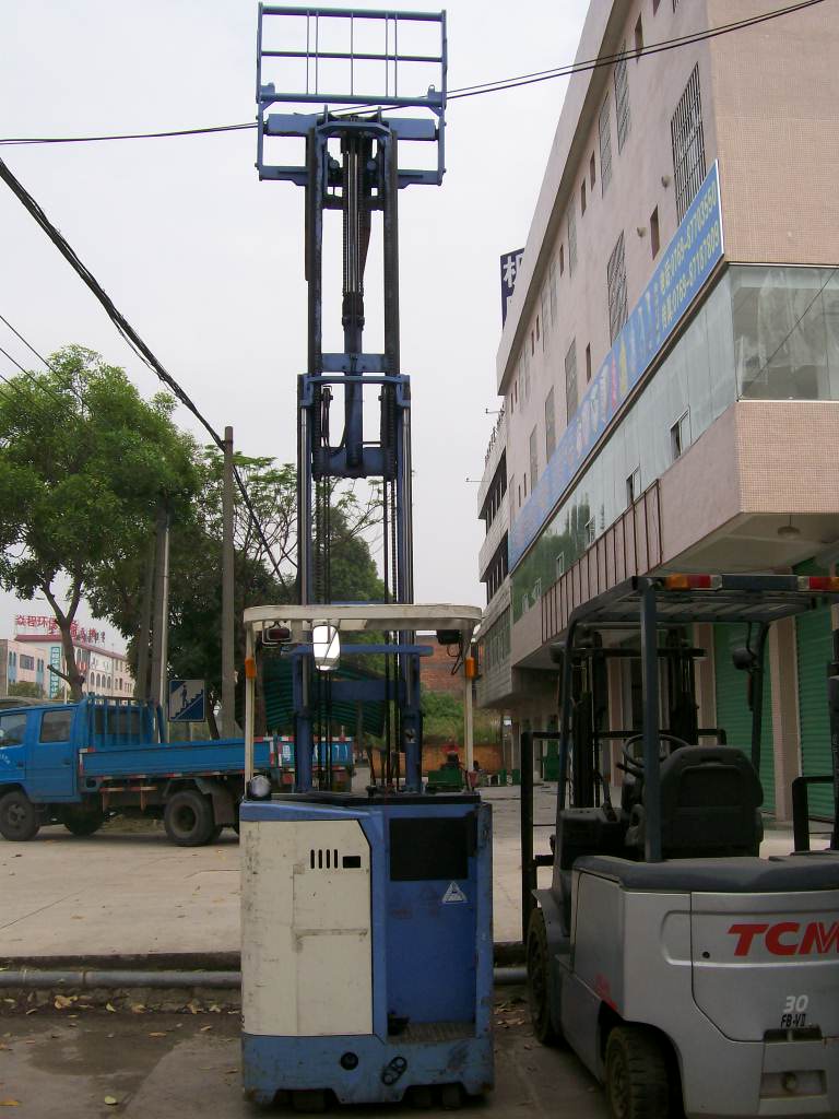 供应二手TCM前移式1.5吨叉车升高4.5米三级门架进柜 FRHB15A5