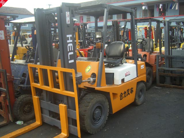 供应4吨20010年8成新小松步行前移式全自动电动堆高叉车包运输 4吨