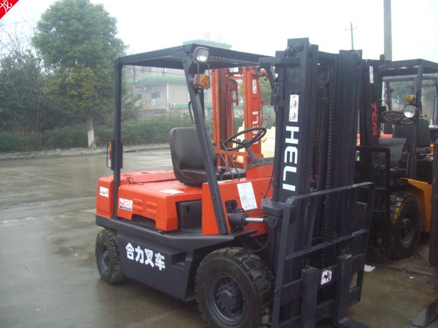 供应8吨使用2100小时9成新林德站驾式全自动电动堆高叉车送货上门 8吨