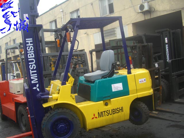 供应使用4900小时原版漆10吨三菱汽油平衡重内燃叉车质保半年 10吨