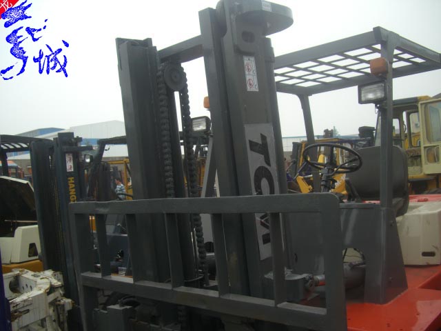 供应2009年9成新2.5吨小松步行前移式全自动电动堆高叉车包运输 2.5吨