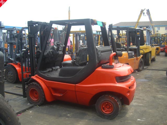 供应9成新使用5800小时1.8吨力至优内燃侧移叉车包运输 1.8吨