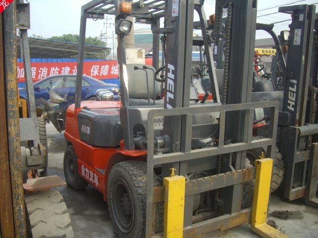 供应原装2009年4吨海斯特液压式油桶搬运车包运输 4吨_中国叉车网(www.chinaforklift.com)