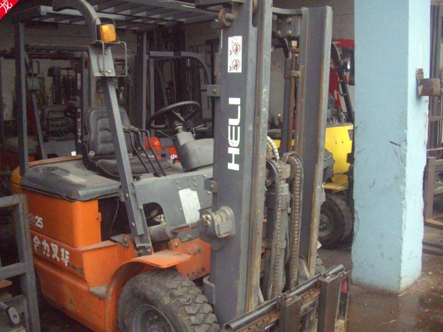 供应2009年4吨原版漆林德人上行高位三向堆垛叉车质保半年 4吨