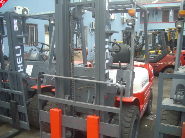 供应原装1吨2006年林德内燃防爆叉车包运输 1吨