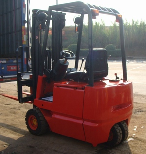 二手林德三支点电动叉车 LINDE E15C